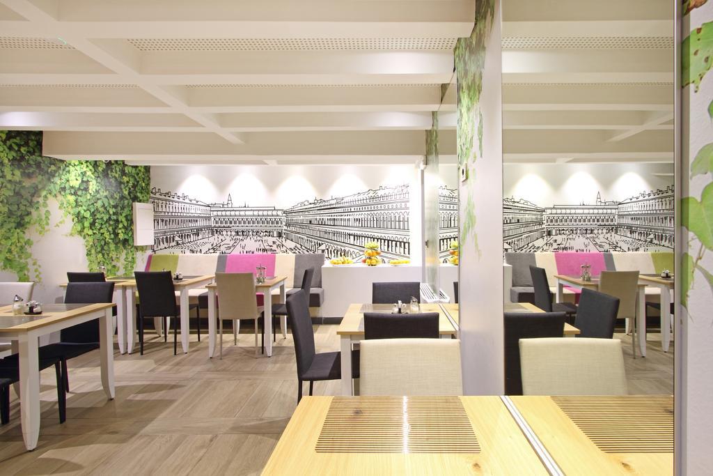 Hotel Cosmopolit Sarajevo Bagian luar foto